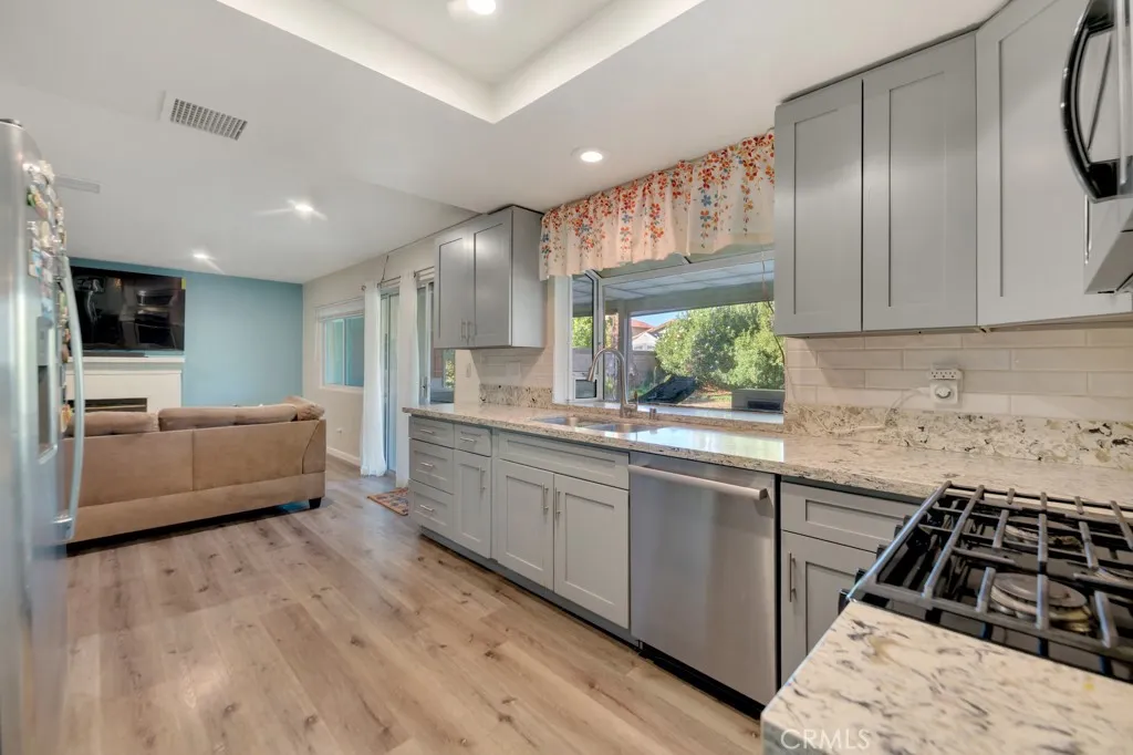 43927 Fallon Drive, Lancaster, California 93535 home-pic-8