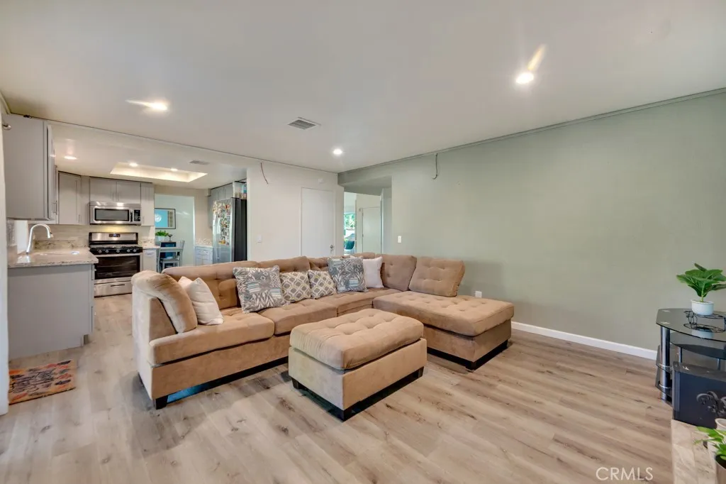 43927 Fallon Drive, Lancaster, California 93535 home-pic-13