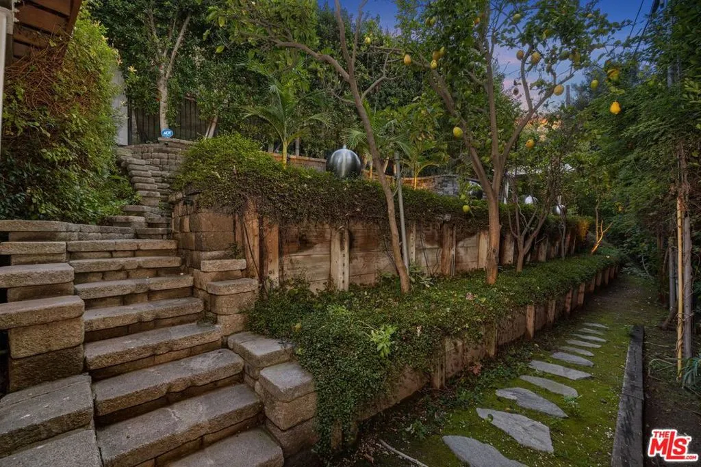 2250 Nichols Canyon Road, Los Angeles, California 90046 home-pic-10