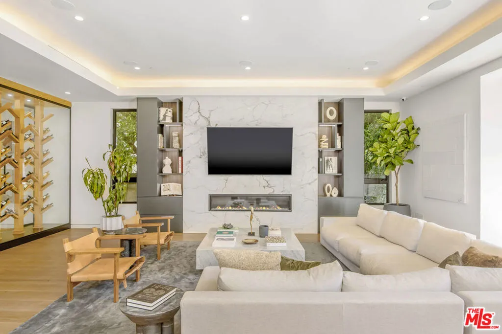 347 N Alfred Street, Los Angeles, California 90048 home-pic-11