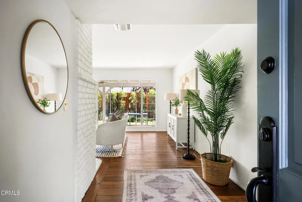 1640 N Altadena Drive, Pasadena, California 91107 home-pic-1