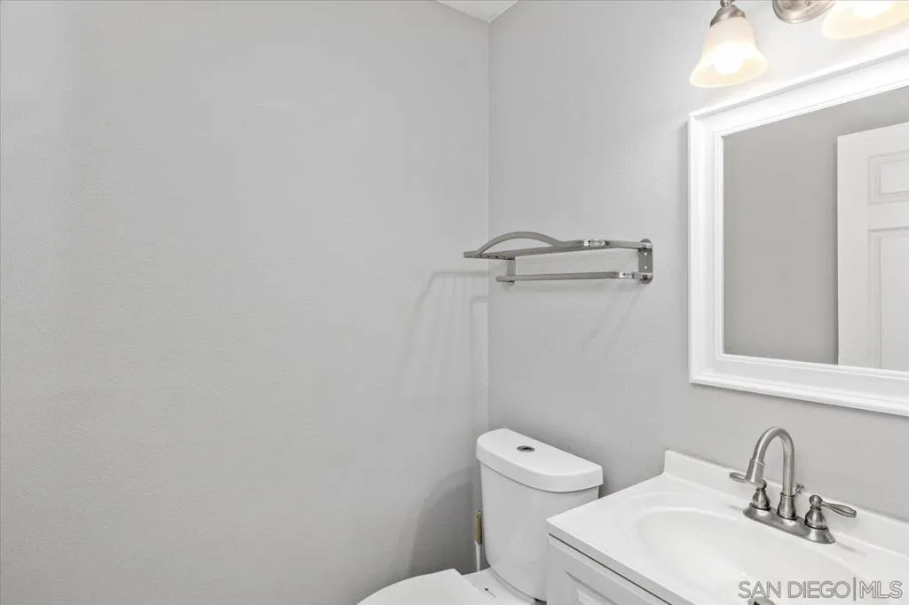 401 Blueridge Place, Escondido, California 92026 home-pic-22
