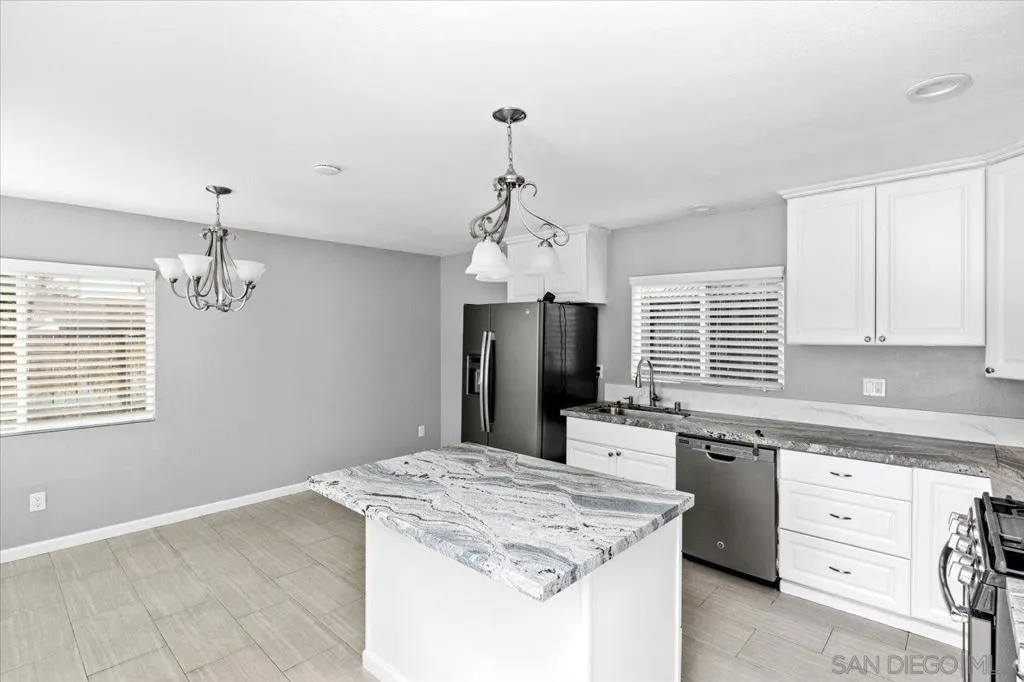 401 Blueridge Place, Escondido, California 92026 home-pic-8