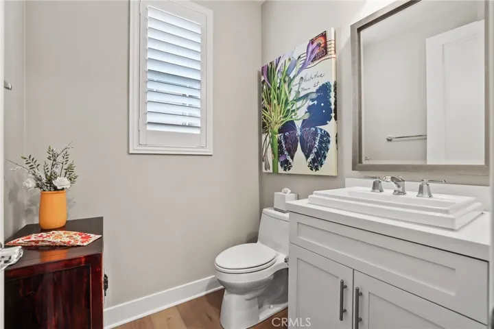 Modern secondary bathroom.