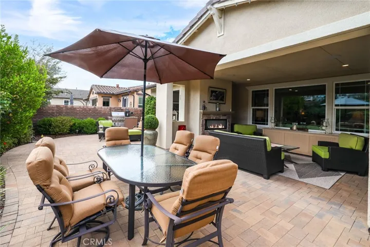 Enjoy outdoor meals!