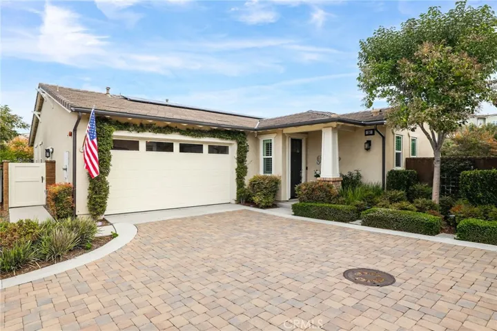 Manicured front yard!