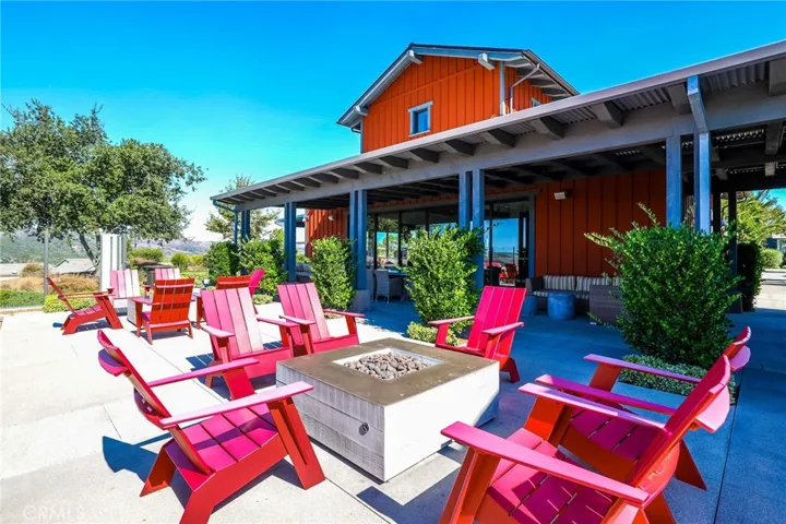 Outdoor fire pit