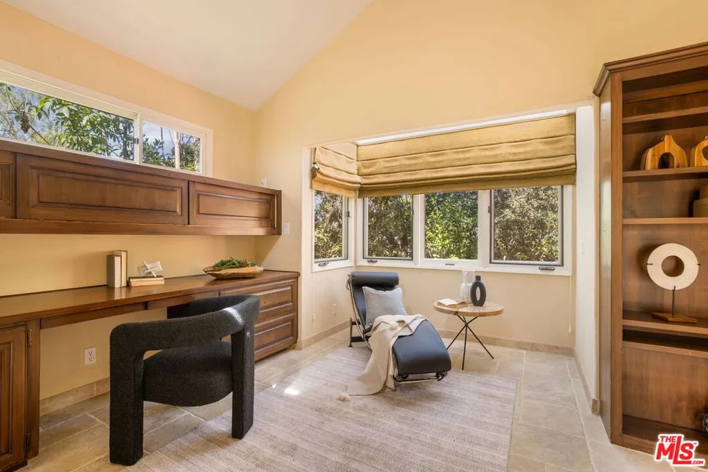 15091 Rayneta Drive, Sherman Oaks, California 91403 home-pic-18