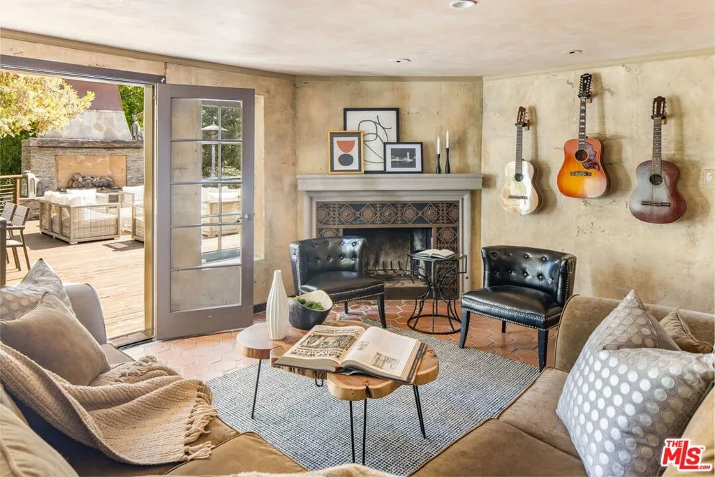 15091 Rayneta Drive, Sherman Oaks, California 91403 home-pic-23