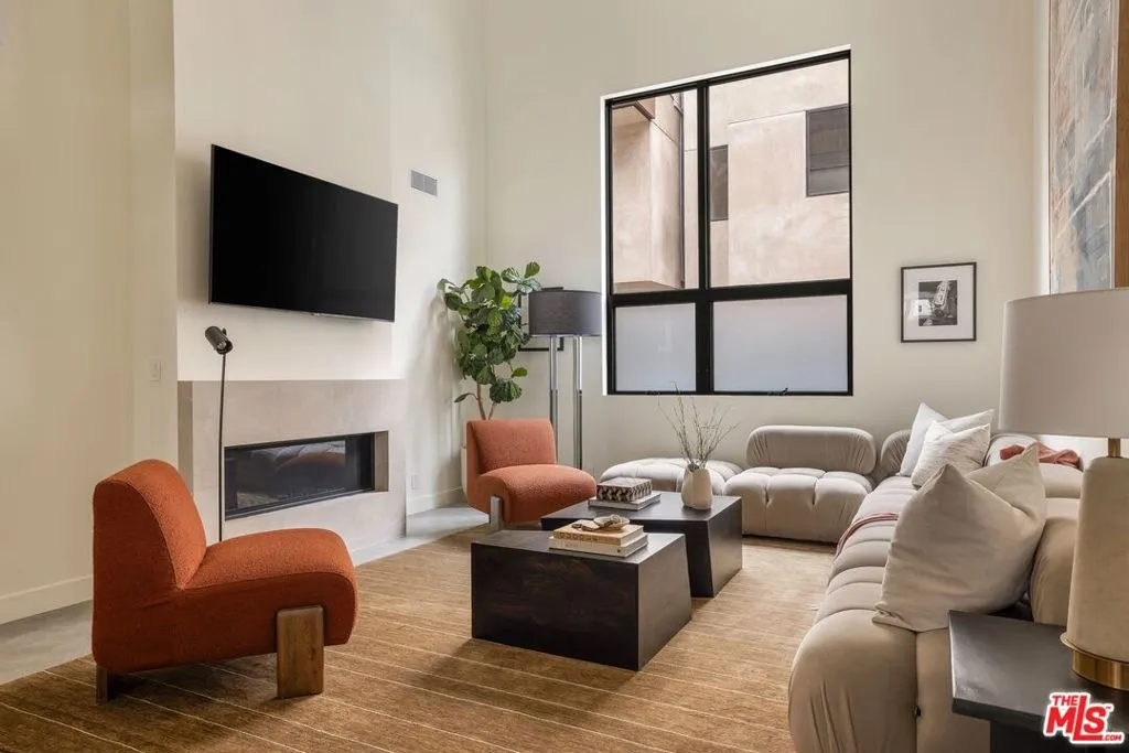 917 1/2 Hilldale Avenue, West Hollywood, California 90069 home-pic-27