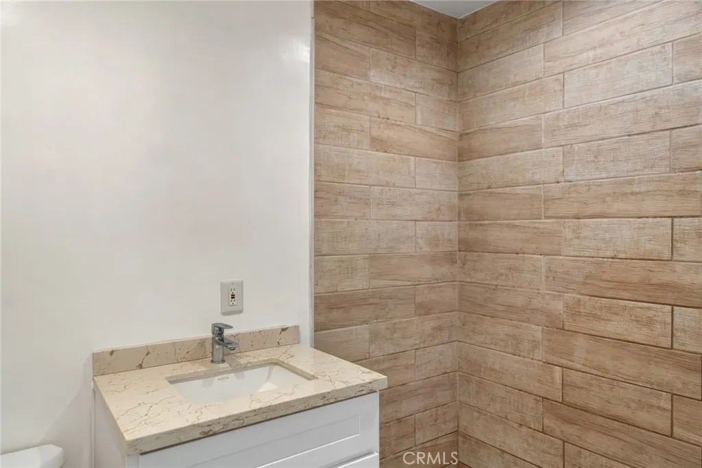 14143 Victory Boulevard, Van Nuys, California 91401 home-pic-8