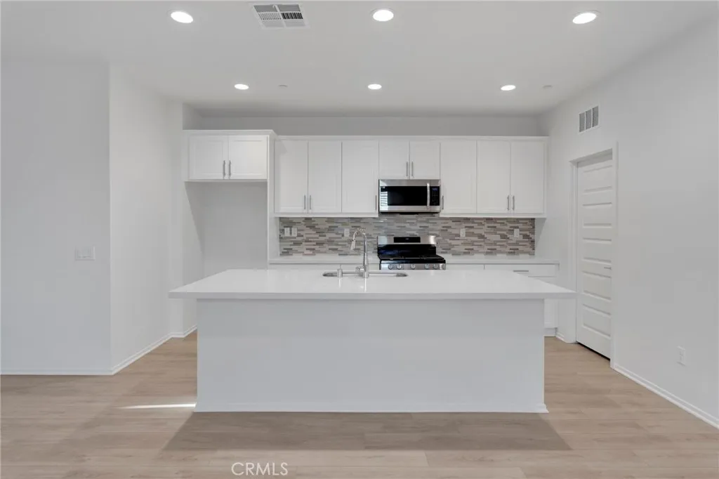 8720 Alturas, Hesperia, California 92344 home-pic-14