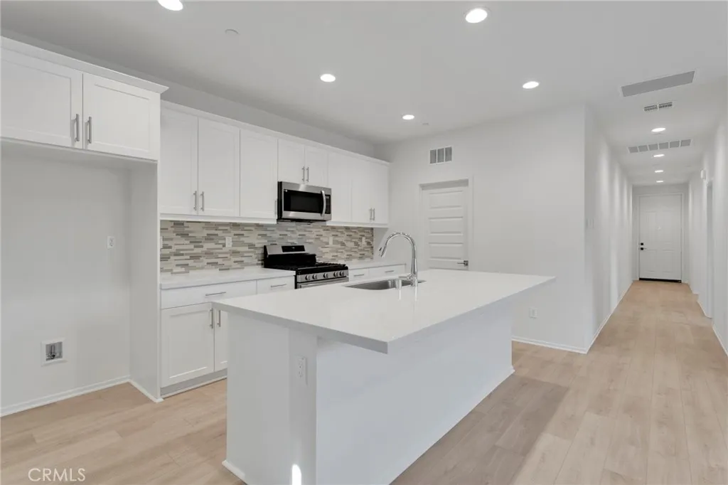 8720 Alturas, Hesperia, California 92344 home-pic-12