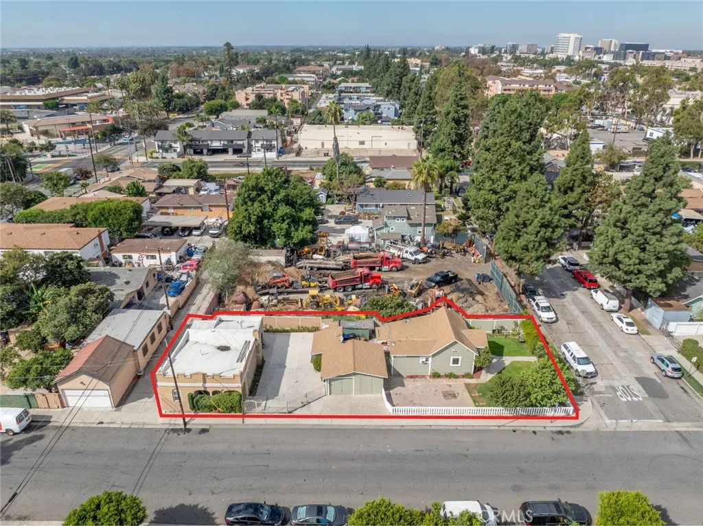 926 E Pine, Santa Ana, California 92701 home-pic-12