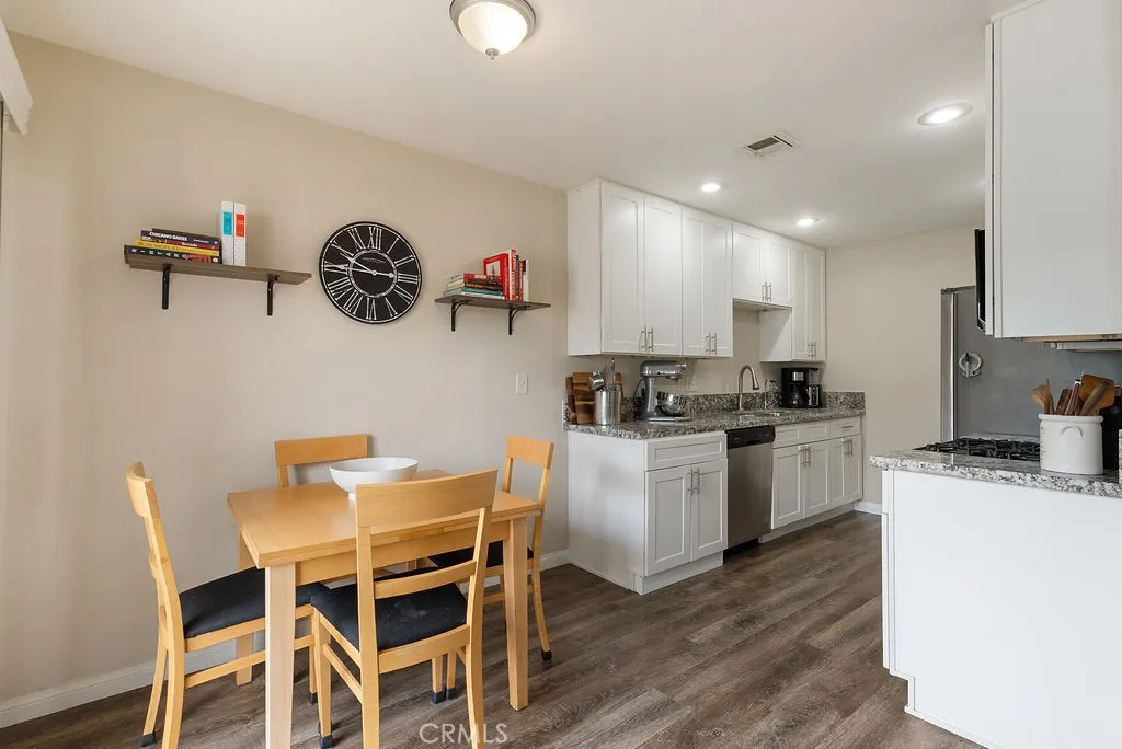 1313 Via Santiago A, Corona, California 92882 home-pic-4