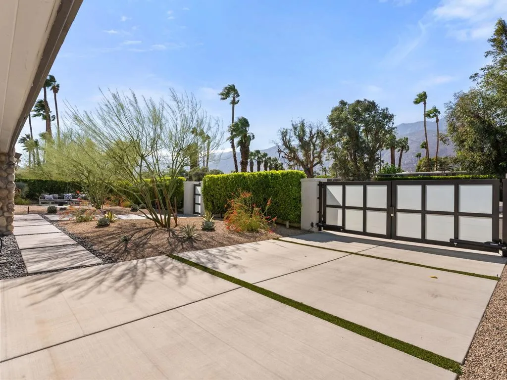 460 N Orchid Tree Lane, Palm Springs, California 92262 home-pic-5