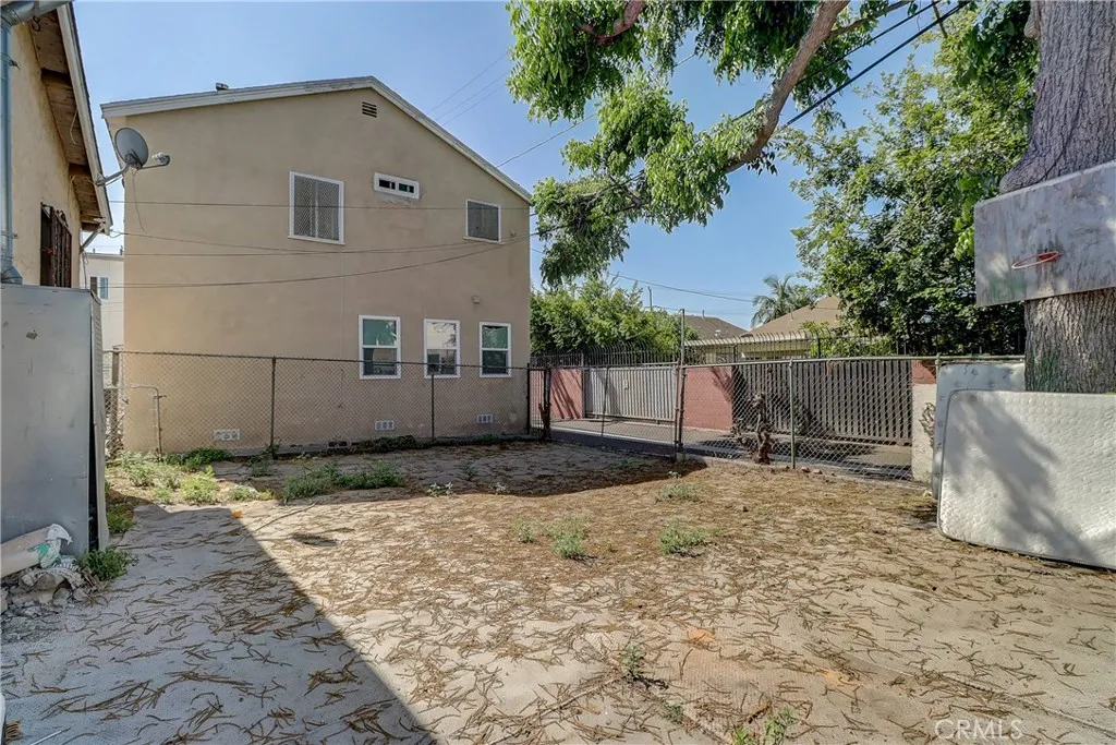 834 E 33rd Street, Los Angeles, California 90011 home-pic-10