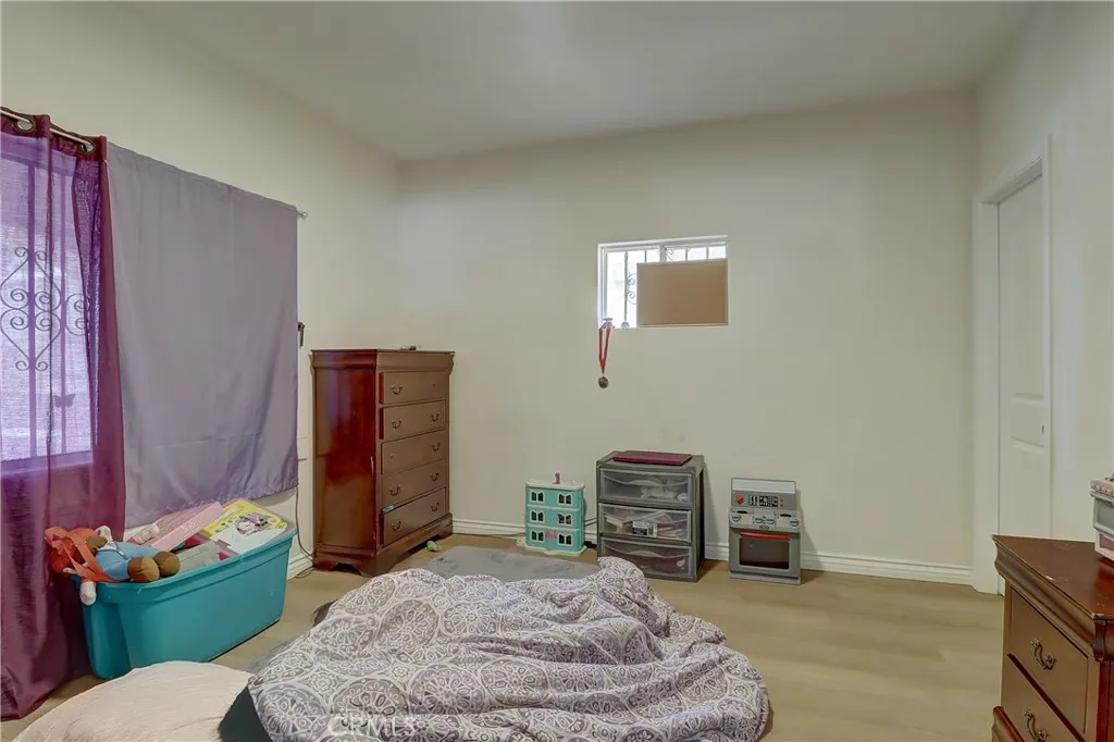 834 E 33rd Street, Los Angeles, California 90011 home-pic-4
