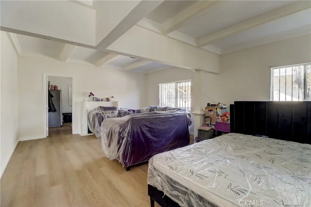 834 E 33rd Street, Los Angeles, California 90011 home-pic-2