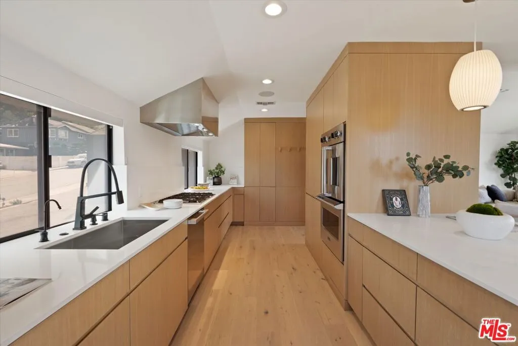 5255 Veronica Street, Los Angeles, California 90008 home-pic-31