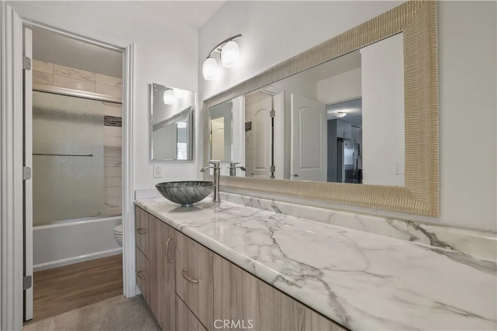 23515 Lyons, Valencia, California 91355 home-pic-13