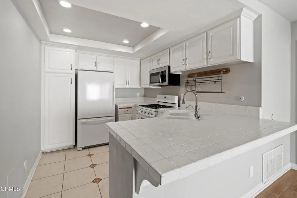 6026 Sparrow Street, Ventura, California 93003 home-pic-6