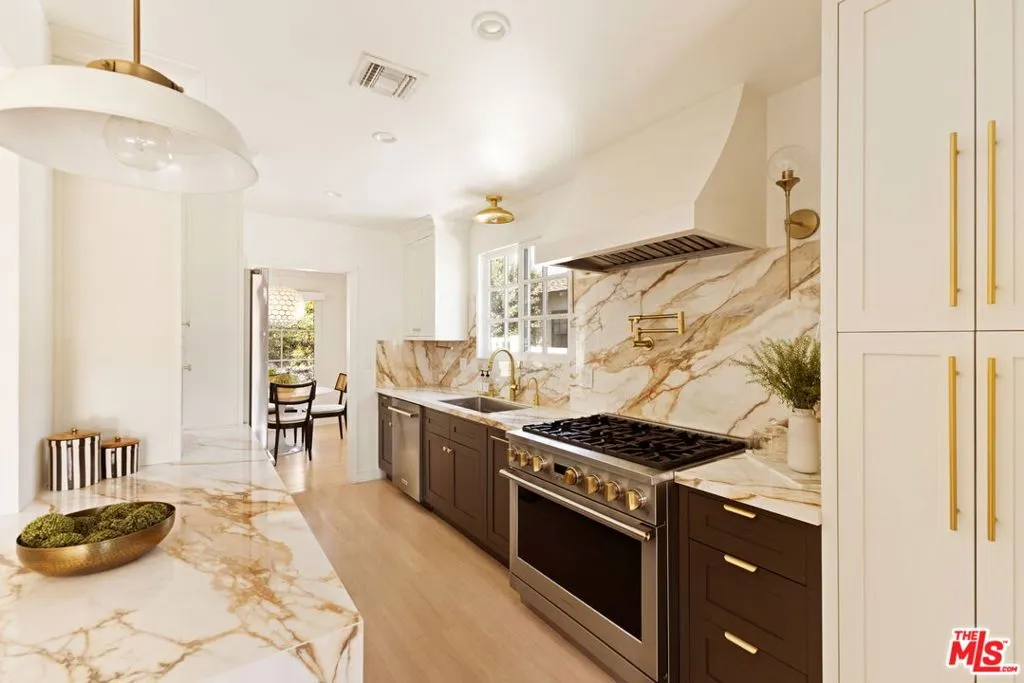 13128 Hartsook Street, Sherman Oaks, California 91423 home-pic-11