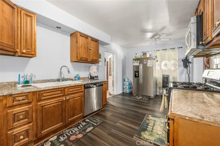 1138 Acacia Street, Corona, California 92879