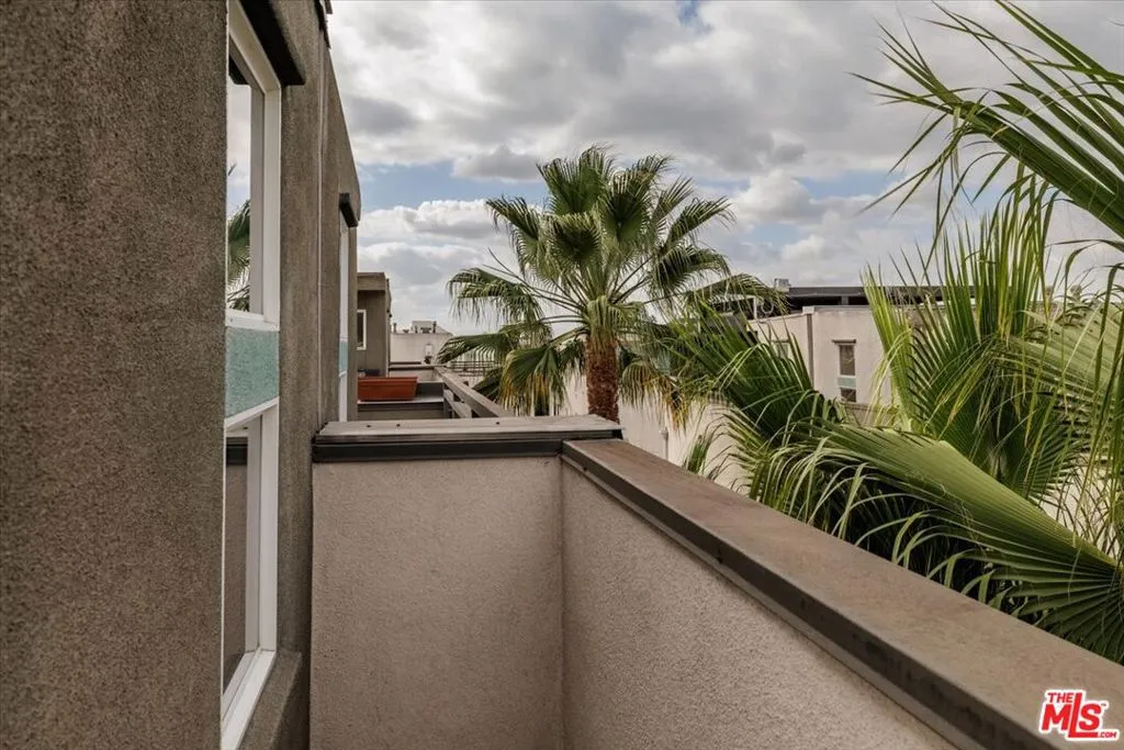 644 N Gramercy Place, Los Angeles, California 90004 home-pic-30