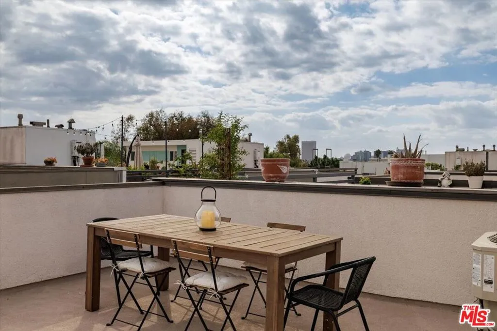 644 N Gramercy Place, Los Angeles, California 90004 home-pic-33