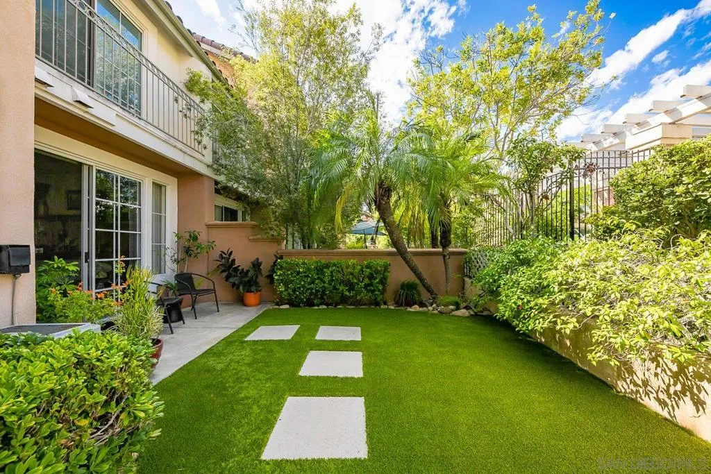 12061 Tivoli Park Row 3, San Diego, California 92128 home-pic-12
