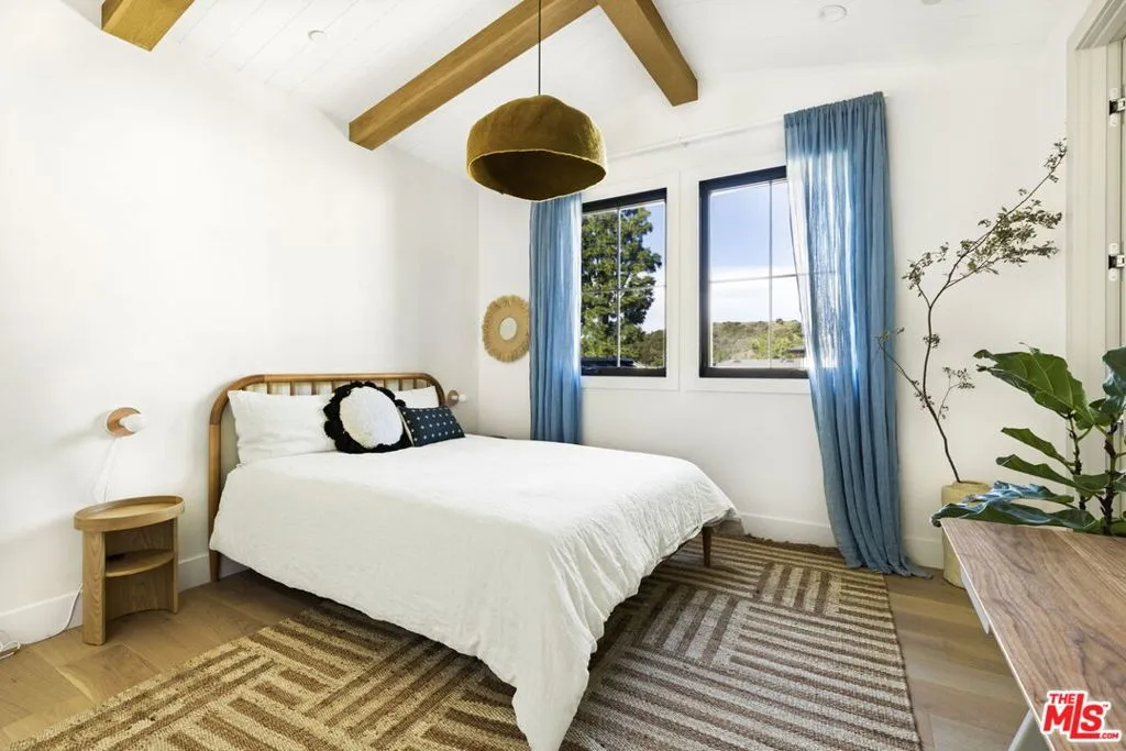 6310 Mirror Lake Drive, Los Angeles, California 90068 home-pic-22