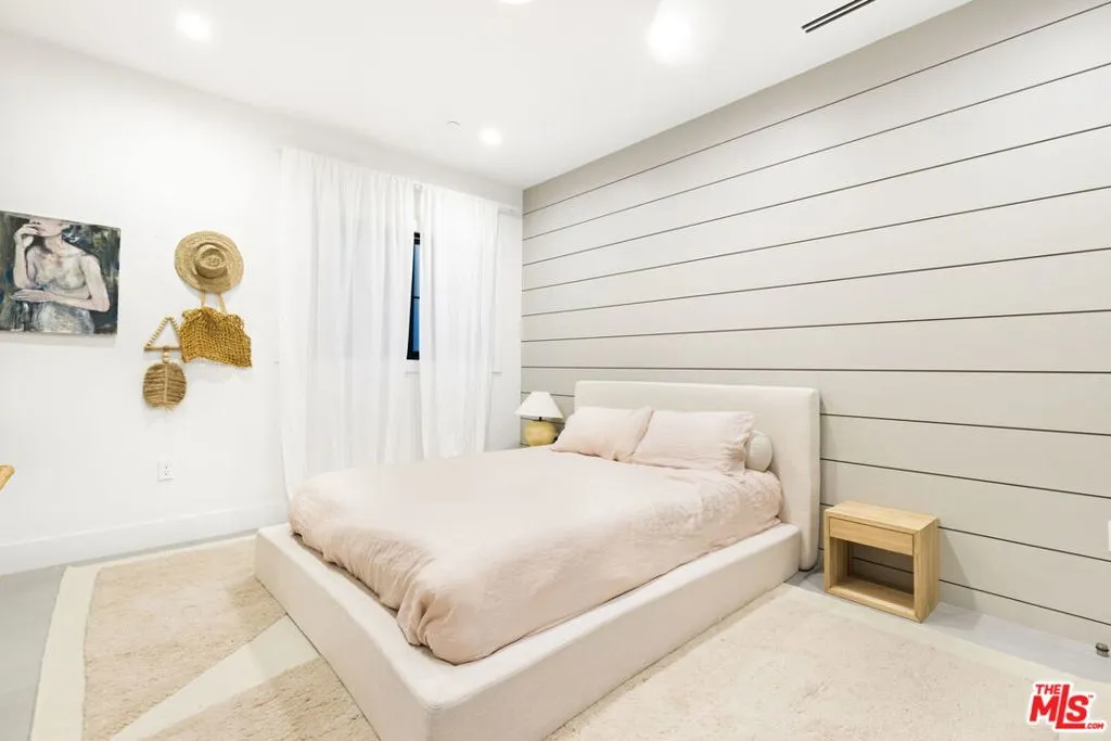 6310 Mirror Lake Drive, Los Angeles, California 90068 home-pic-24