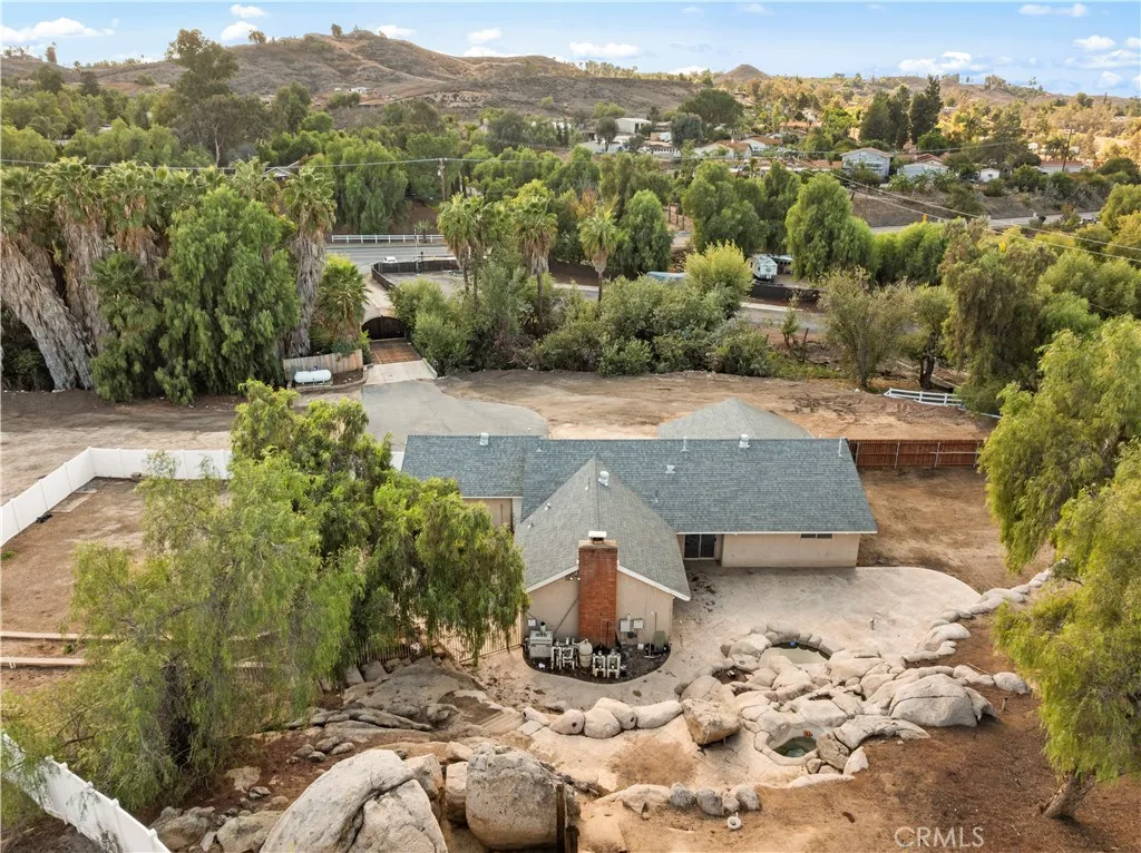 17380 Mockingbird Canyon, Riverside, California 92504 home-pic-10