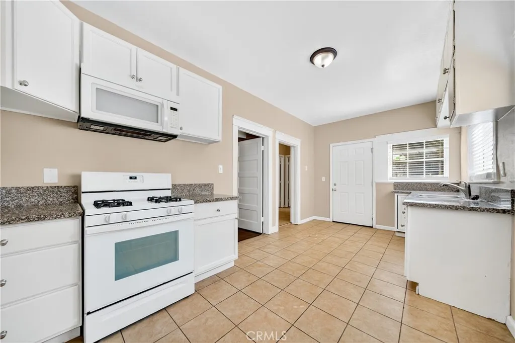 2256 W 28th Street, Los Angeles, California 90018 home-pic-12