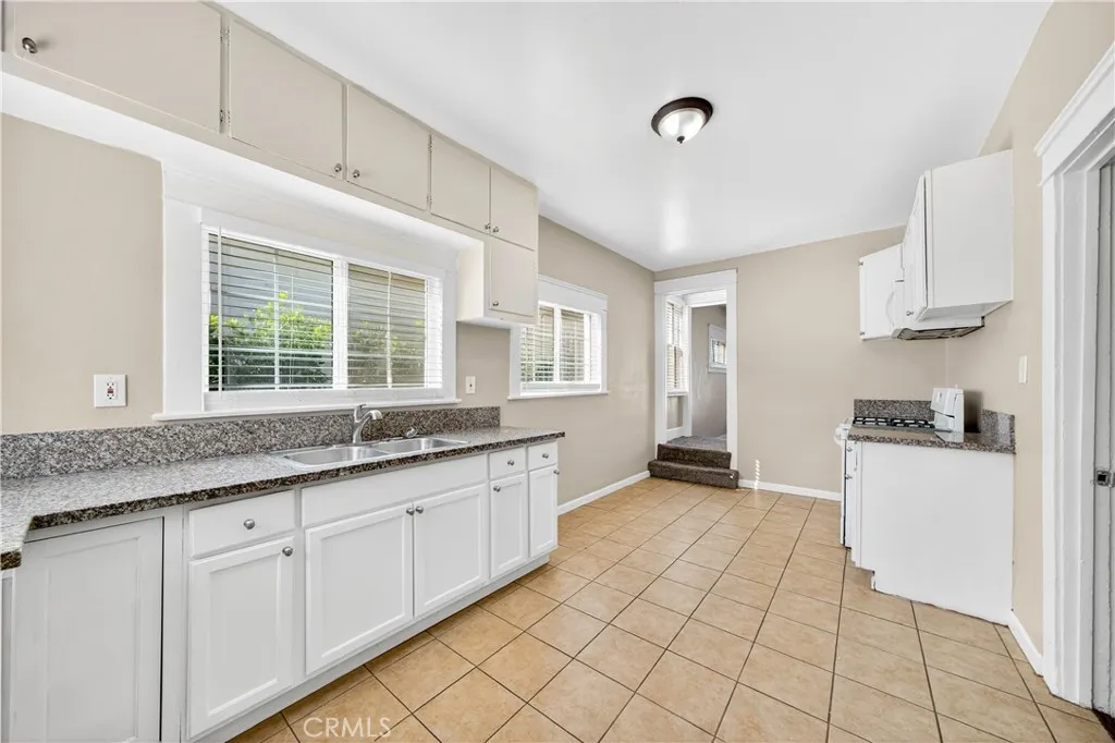 2256 W 28th Street, Los Angeles, California 90018 home-pic-13