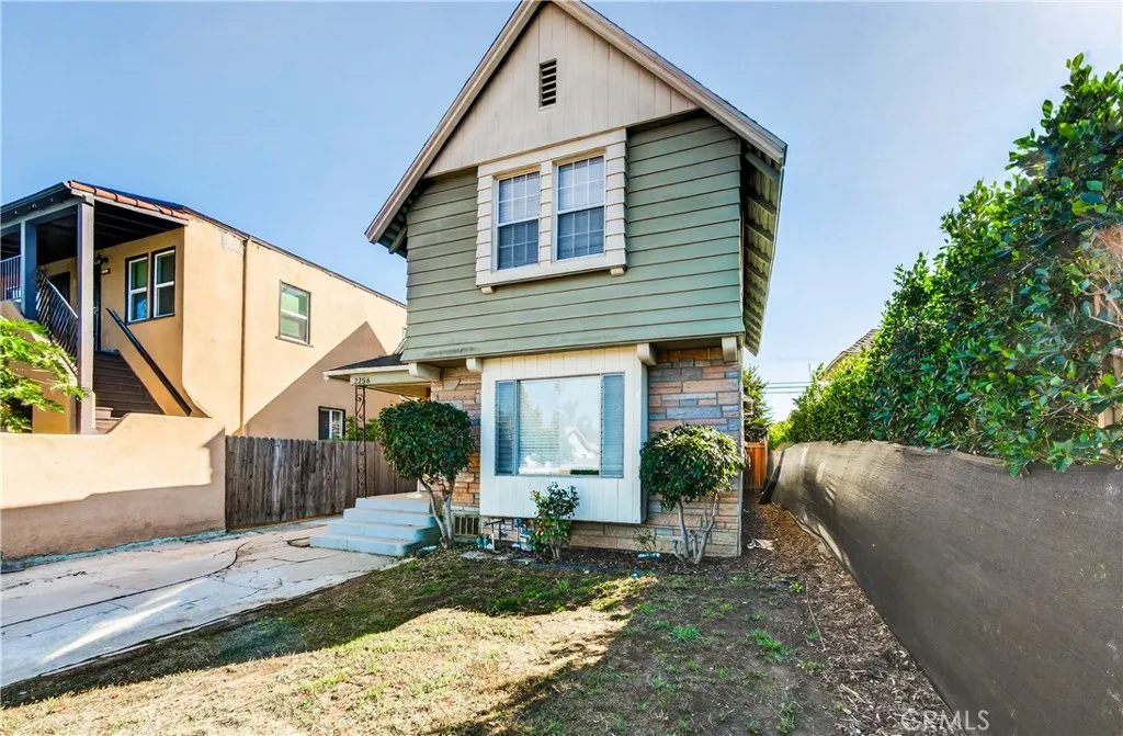 2256 W 28th Street, Los Angeles, California 90018 home-pic-2