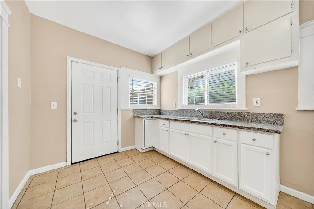 2256 W 28th Street, Los Angeles, California 90018 home-pic-11