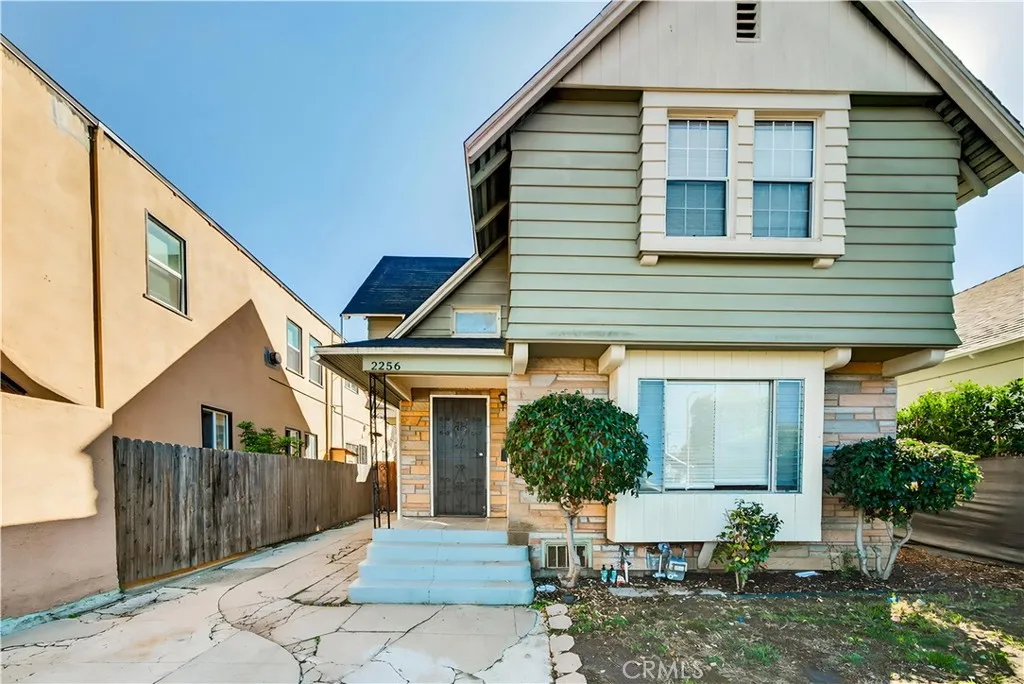 2256 W 28th Street, Los Angeles, California 90018 home-pic-1