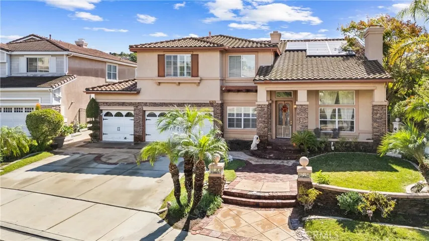 This single family home sits on a quiet cul-de-sac and is spacious with stunning back yard views!