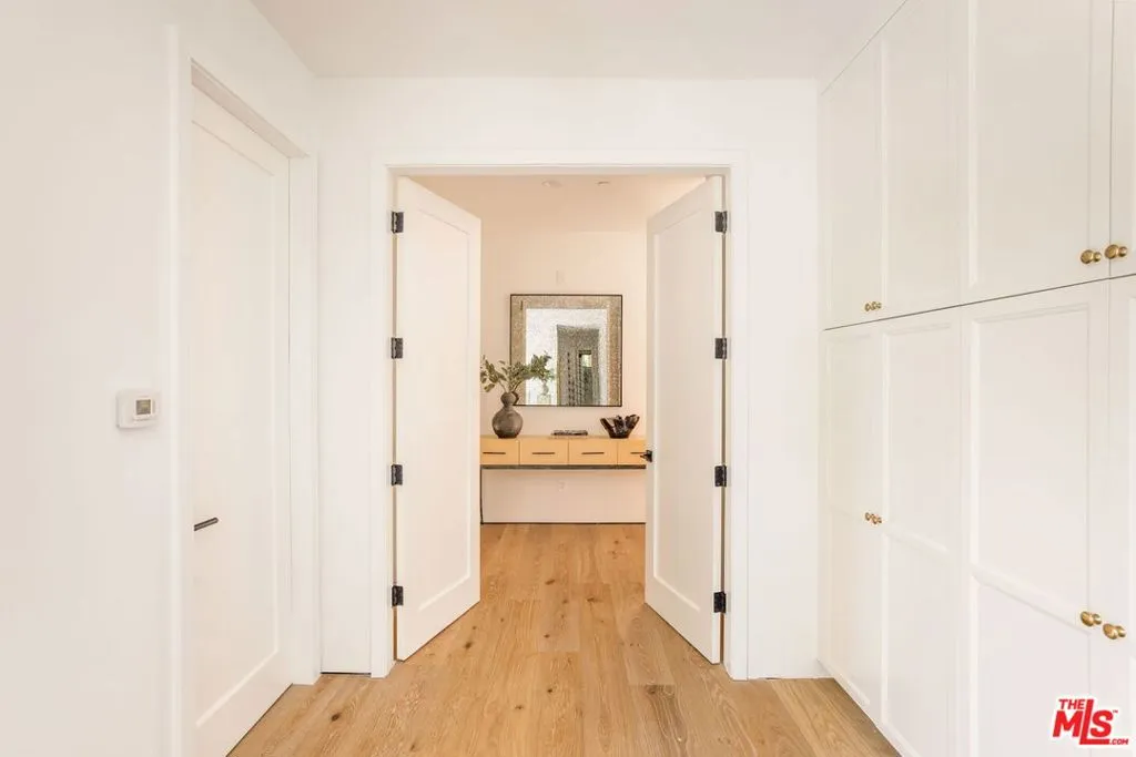 16815 Shileno Place, Encino, California 91436 home-pic-23