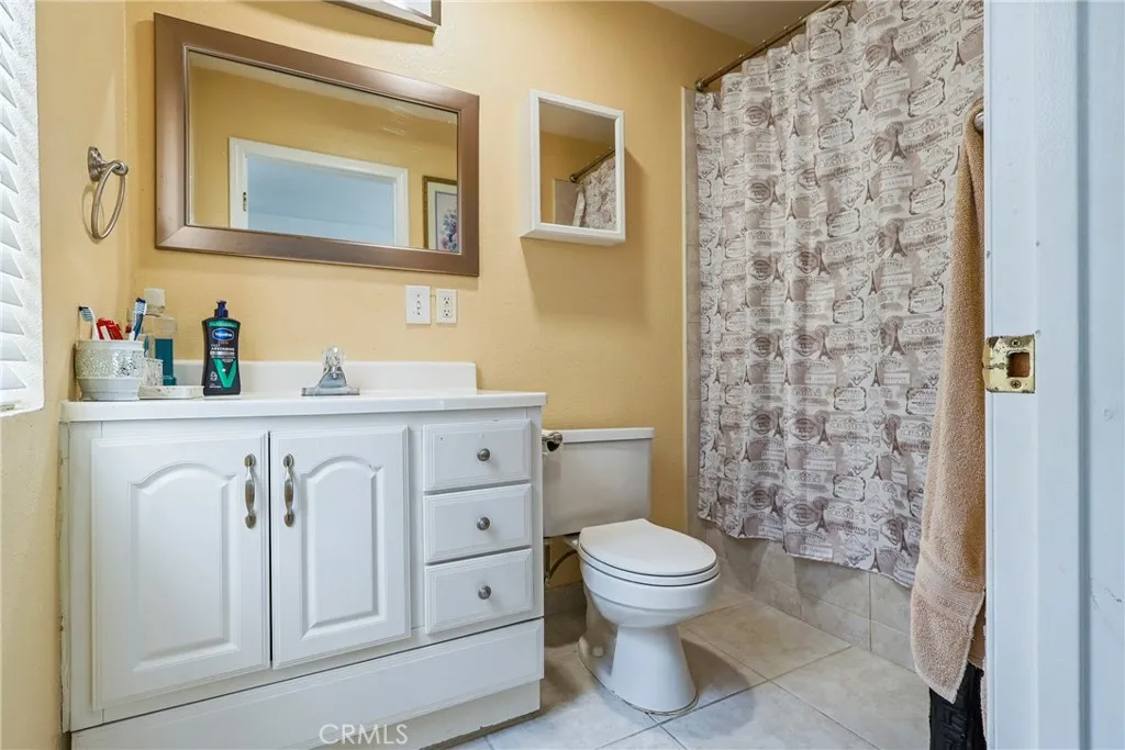 1801 W Cameron, Long Beach, California 90810 home-pic-17