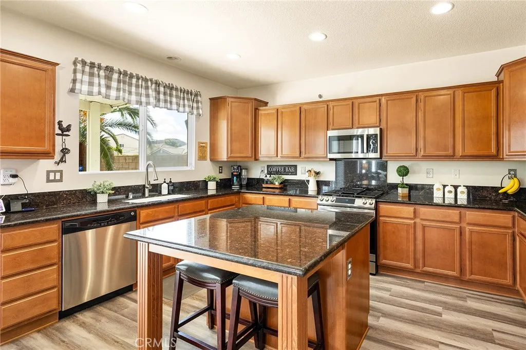 169 Carnelian Court, Hemet, California 92543 home-pic-12