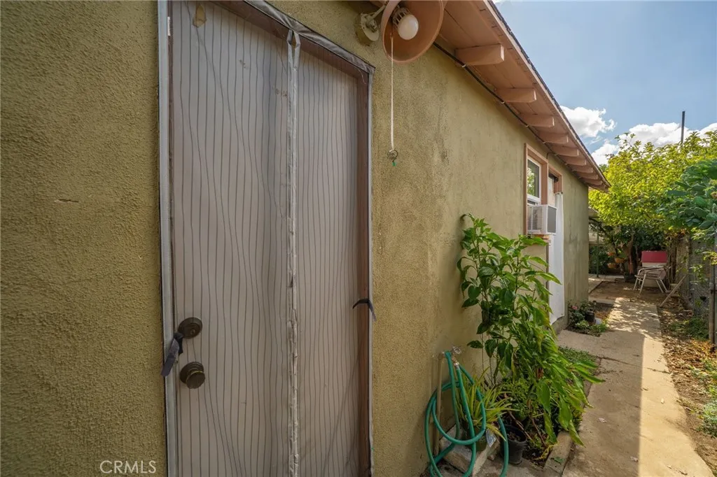 757 E Bonnie Brae, Ontario, California 91764 home-pic-26