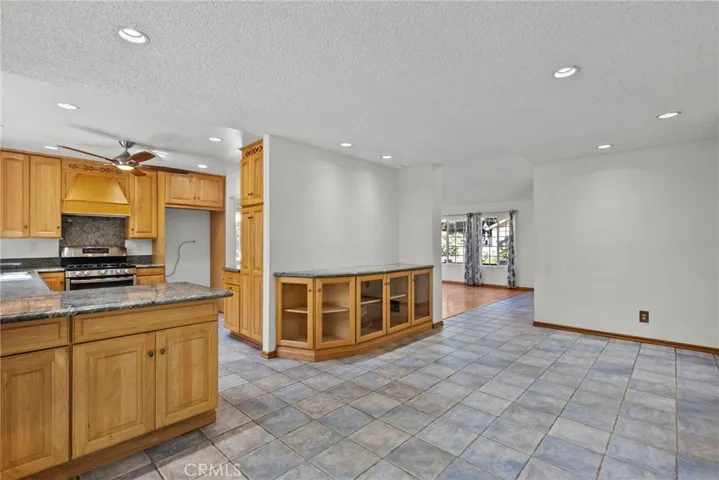 27717 Sequoia Glen, Valencia, California 91354