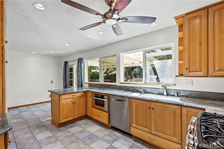 27717 Sequoia Glen, Valencia, California 91354