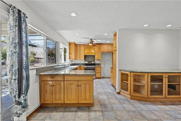 27717 Sequoia Glen, Valencia, California 91354