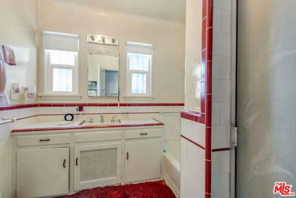 8106 S Normandie Avenue, Los Angeles, California 90044 home-pic-18