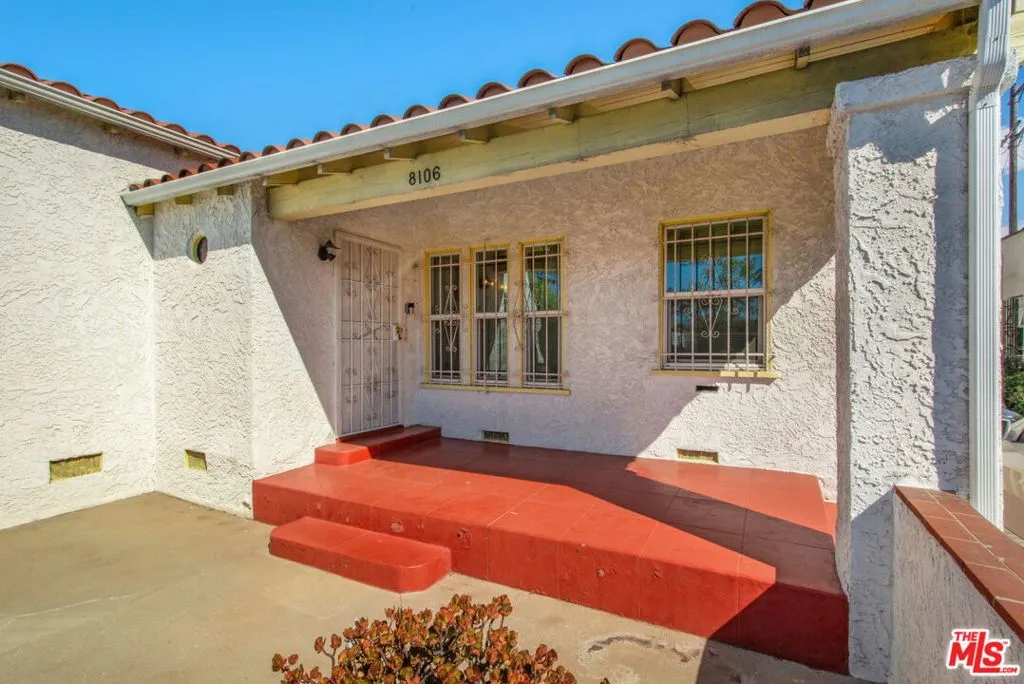 8106 S Normandie Avenue, Los Angeles, California 90044 home-pic-3