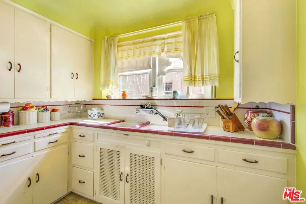 8106 S Normandie Avenue, Los Angeles, California 90044 home-pic-14
